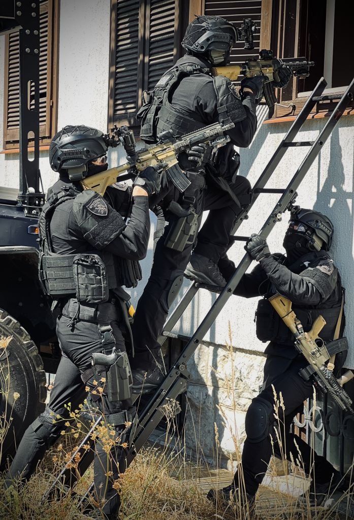 Specialna enota policije (Rdeči panterji) 12